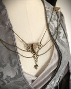 Labradorit Broschenkette ~ Fantasy Ausschnittschmuck mit Blättern ~ Cape Chain Bronze