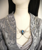 Labradorit Broschenkette ~ Fantasy Ausschnittschmuck mit Kristallen ~ Cape Chain ~ Celestial Jewelry