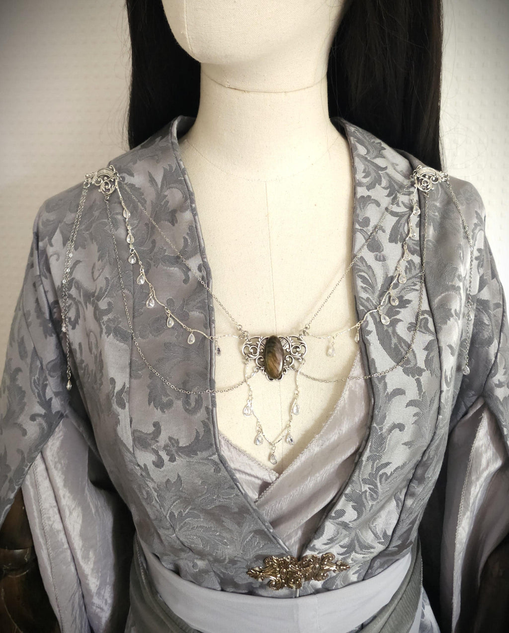 Labradorit Broschenkette ~ Fantasy Ausschnittschmuck mit Kristallketten~ Cape Chain ~