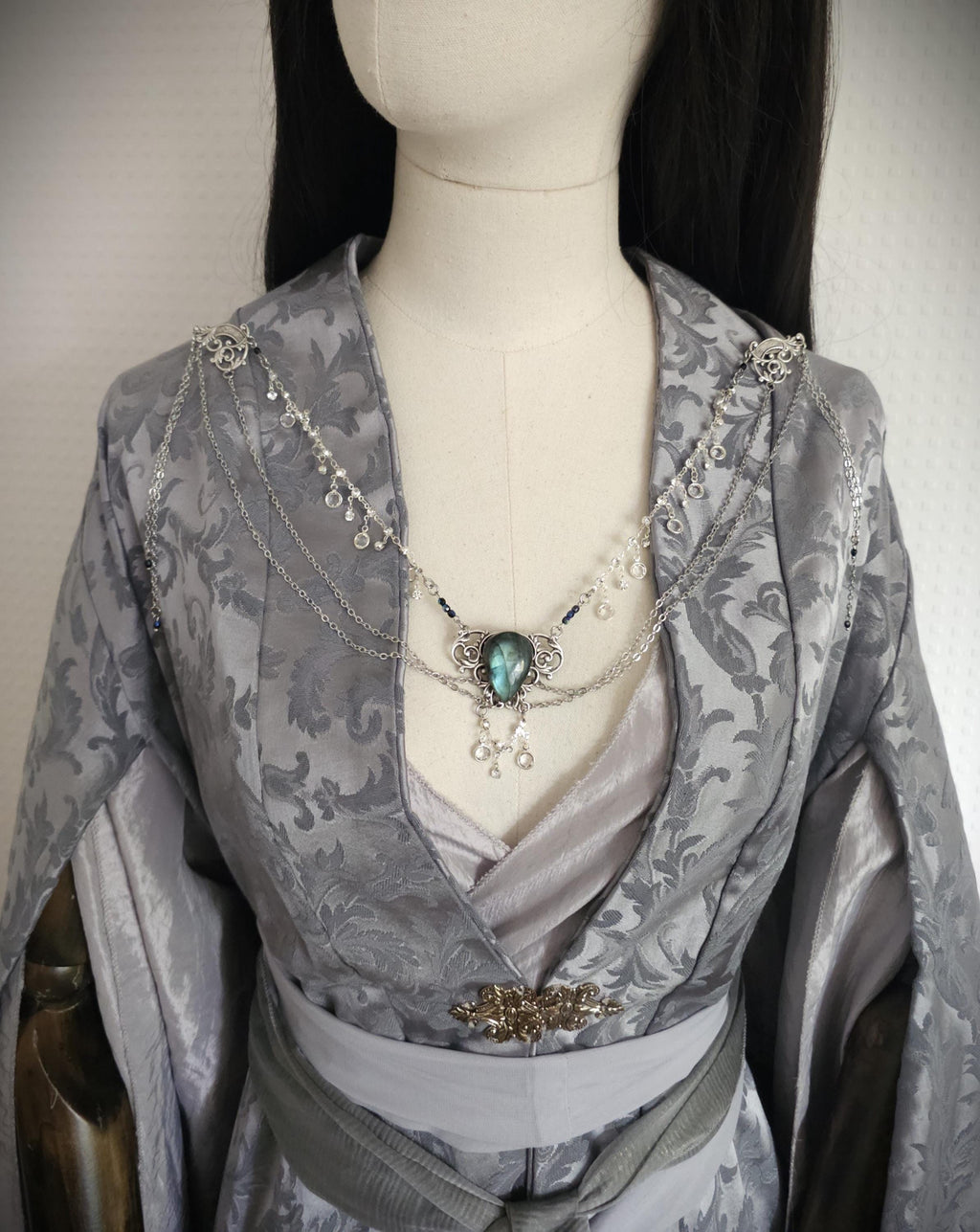 Labradorit Broschenkette ~ Fantasy Ausschnittschmuck Art Nouveau Elementen ~ Cape Chain ~ Celestial Jewelry