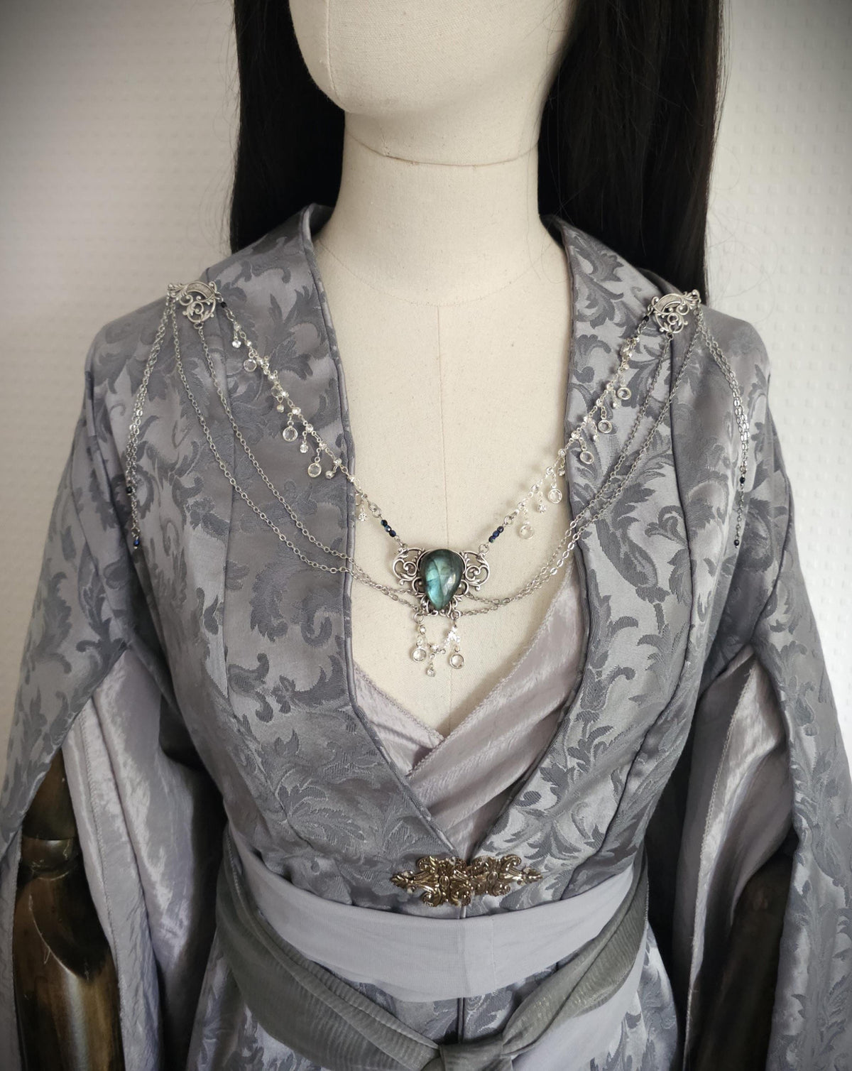 Labradorit Broschenkette ~ Fantasy Ausschnittschmuck Art Nouveau Elementen ~ Cape Chain ~ Celestial Jewelry