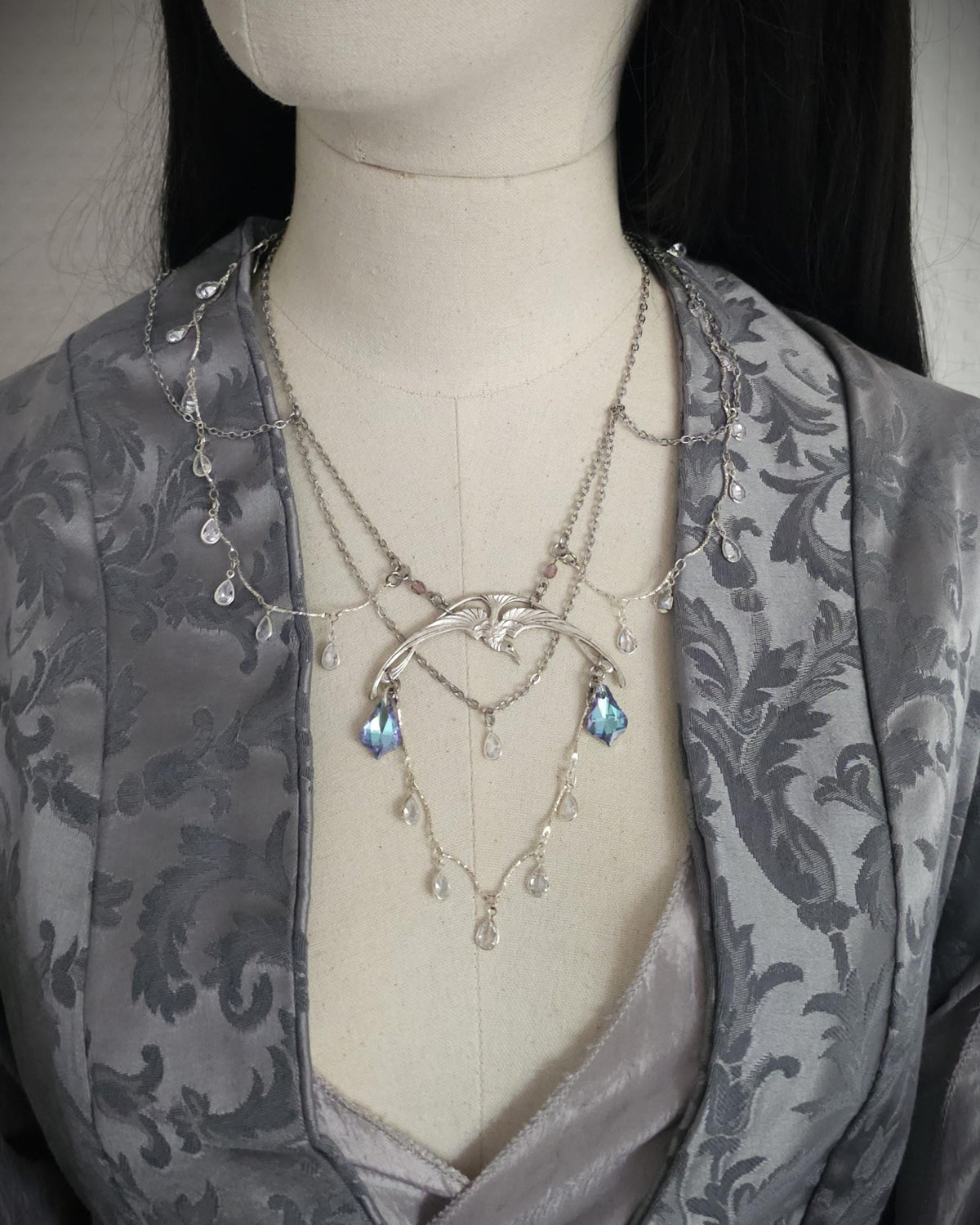 Halskette mit Swarovski Kristallen ~ Schmuck im Art Nouveau Stil ~ Gothic Accessoire ~ Größenverstellbar