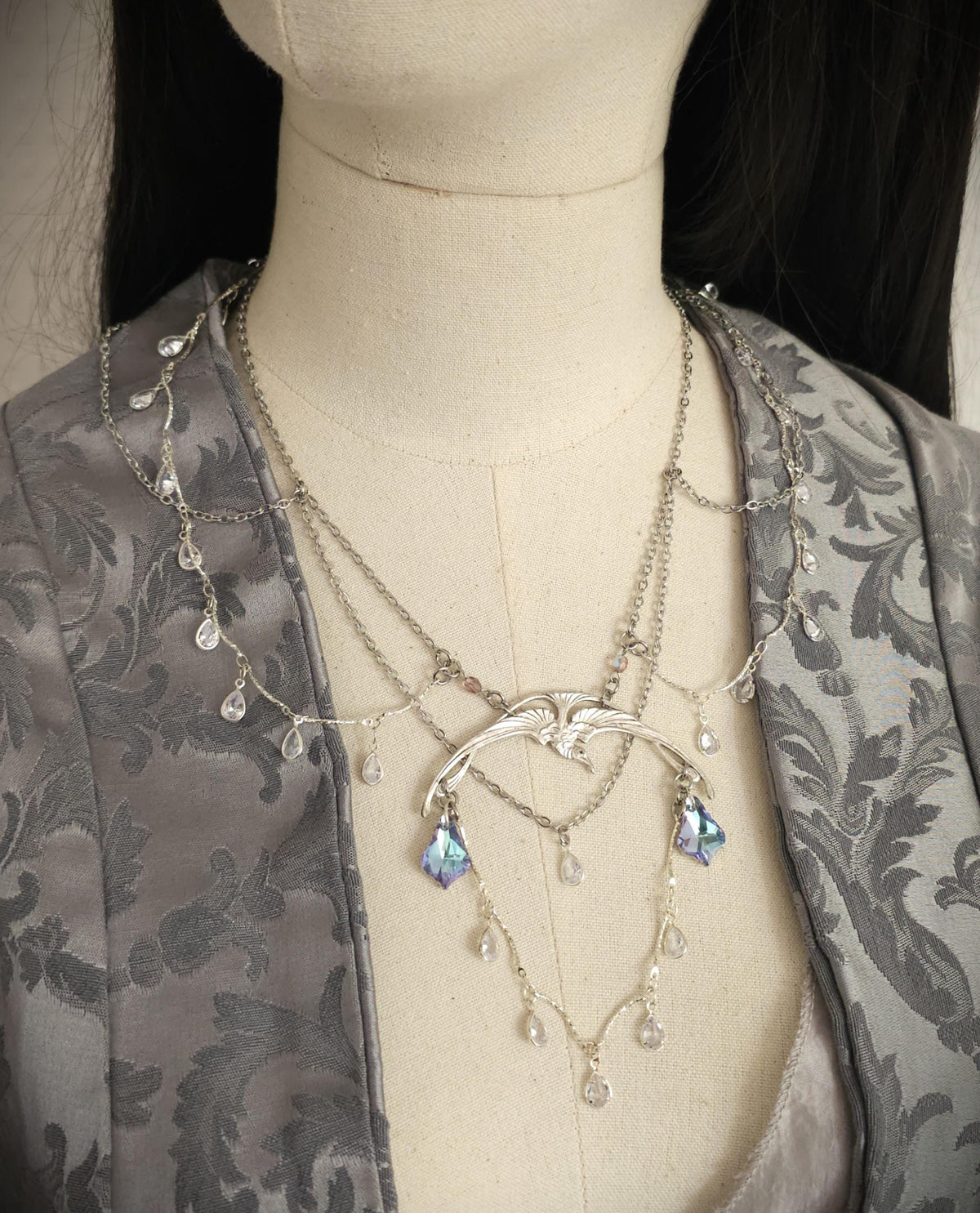 Halskette mit Swarovski Kristallen ~ Schmuck im Art Nouveau Stil ~ Gothic Accessoire ~ Größenverstellbar