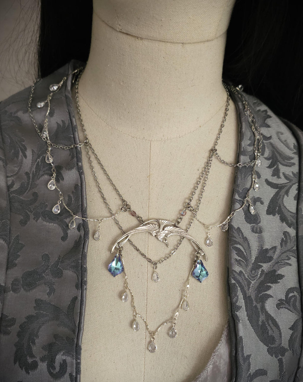 Halskette mit Swarovski Kristallen ~ Schmuck im Art Nouveau Stil ~ Gothic Accessoire ~ Größenverstellbar