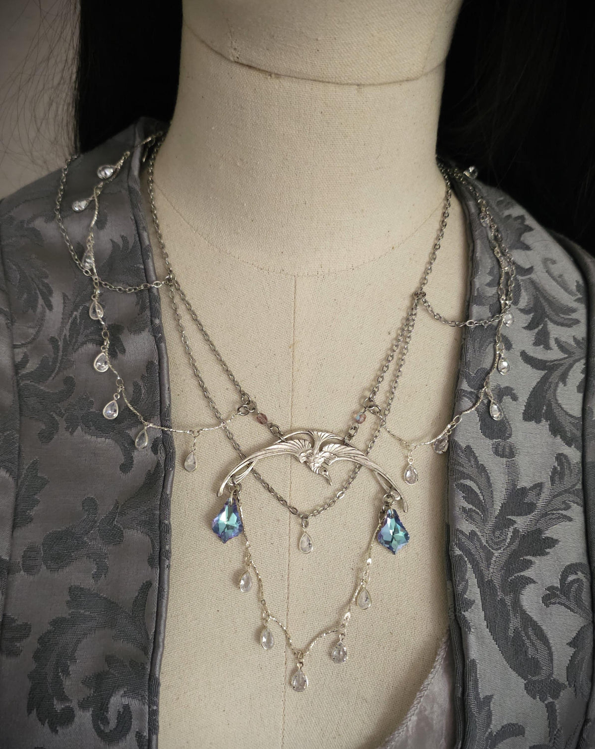 Halskette mit Swarovski Kristallen ~ Schmuck im Art Nouveau Stil ~ Gothic Accessoire ~ Größenverstellbar