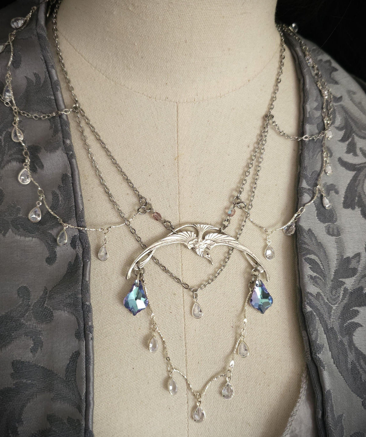 Halskette mit Swarovski Kristallen ~ Schmuck im Art Nouveau Stil ~ Gothic Accessoire ~ Größenverstellbar