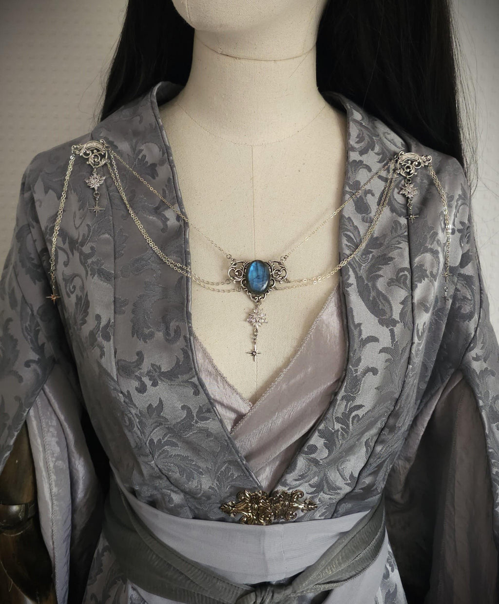 Labradorit Broschenkette ~ Fantasy Ausschnittschmuck mit Sternen ~ Cape Chain ~ Celestial Jewelry