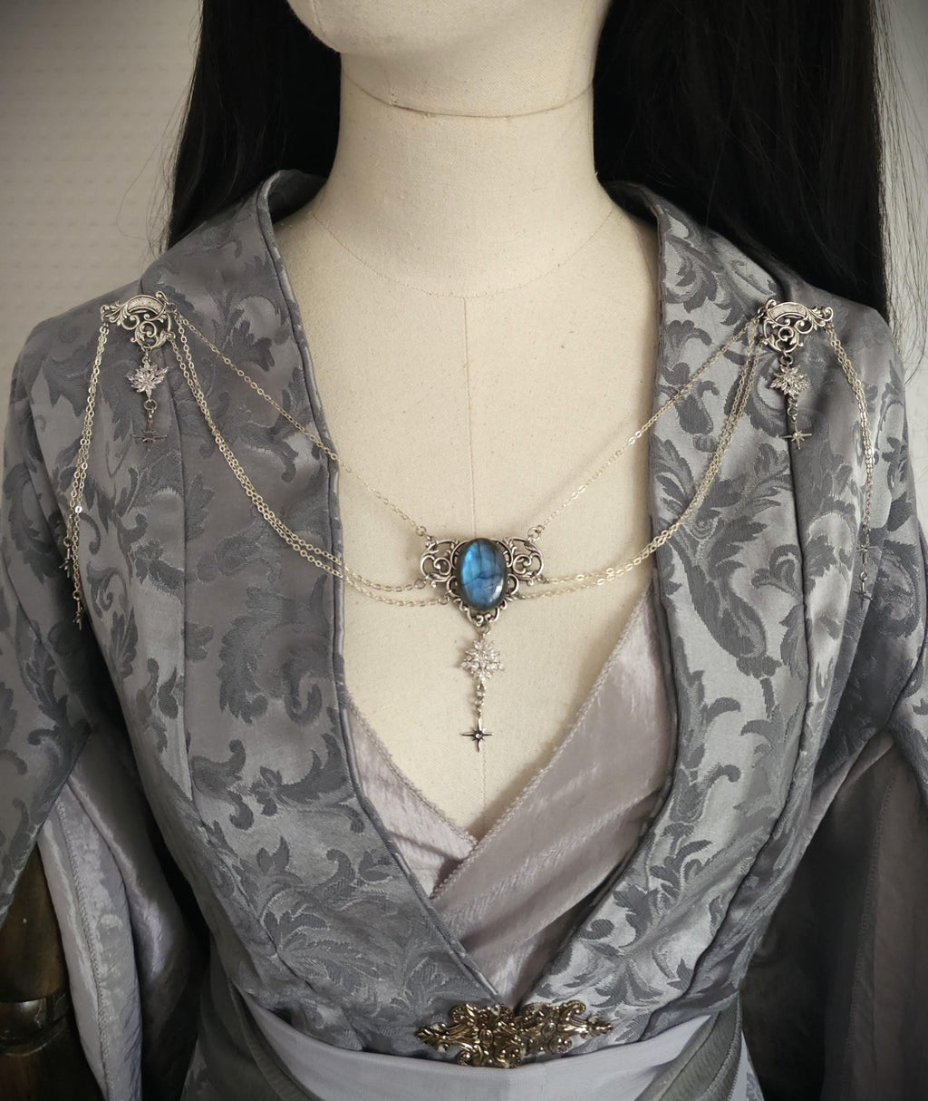 Labradorit Broschenkette ~ Fantasy Ausschnittschmuck mit Sternen ~ Cape Chain ~ Celestial Jewelry