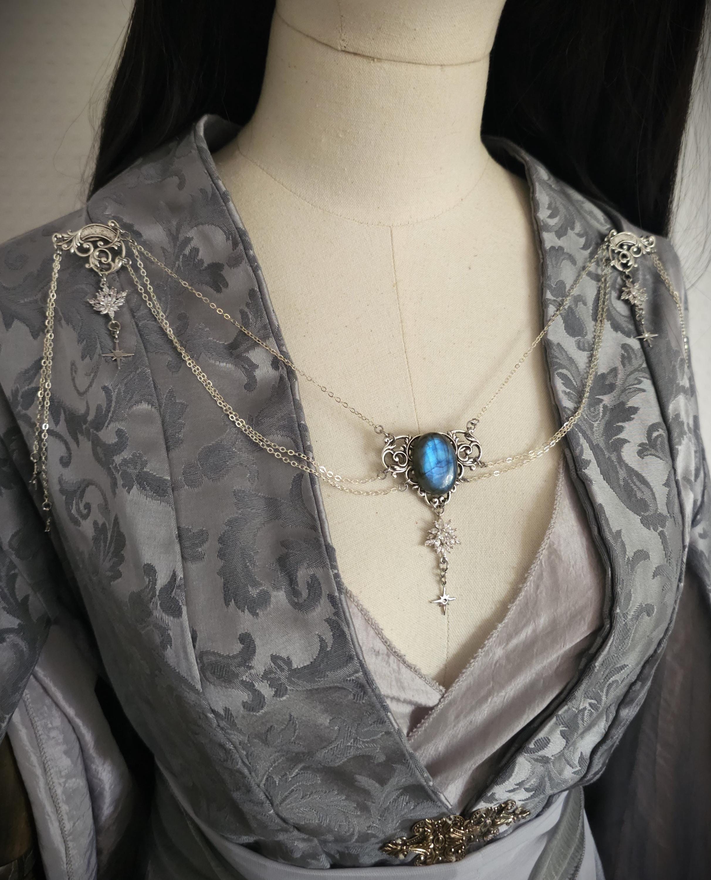 Labradorit Broschenkette ~ Fantasy Ausschnittschmuck mit Sternen ~ Cape Chain ~ Celestial Jewelry