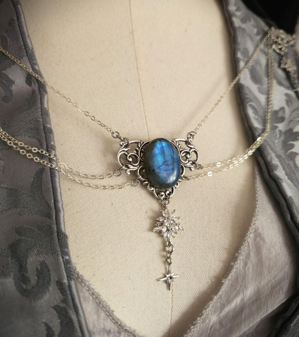 Labradorit Broschenkette ~ Fantasy Ausschnittschmuck mit Sternen ~ Cape Chain ~ Celestial Jewelry
