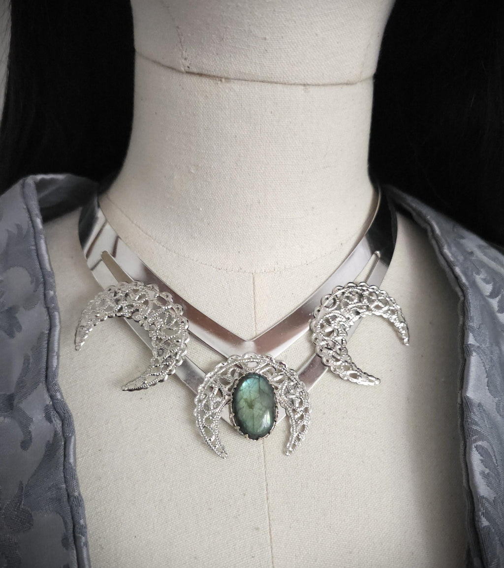 Mond Halsreif mit grünem Labradorit ~ Celestial Gothic Fantasy Schmuck