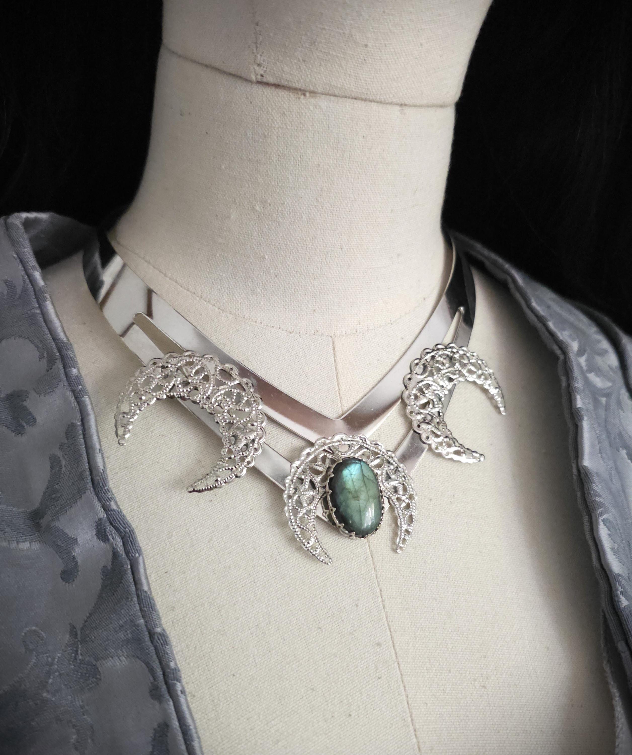 Mond Halsreif mit grünem Labradorit ~ Celestial Gothic Fantasy Schmuck