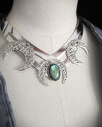 Mond Halsreif mit grünem Labradorit ~ Celestial Gothic Fantasy Schmuck