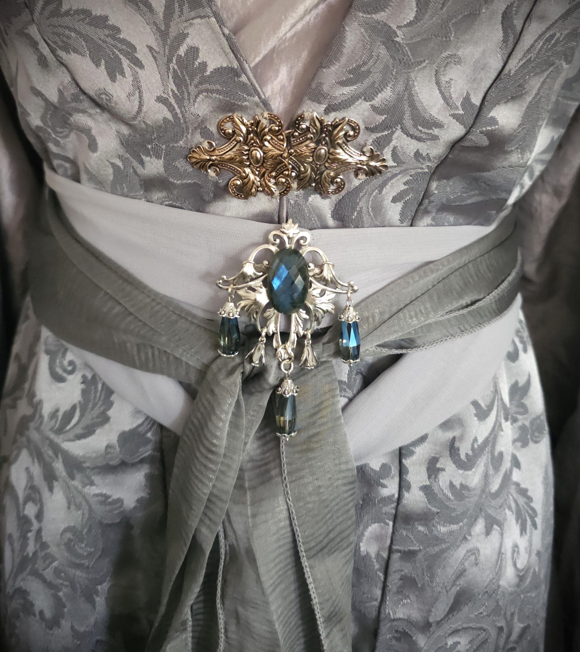 Labradorit Brosche Silber ~ Fantasy Gürtelbrosche mit Glasperlen ~ Art Nouveau Schmuck ~ Elbischer Schmuck ~