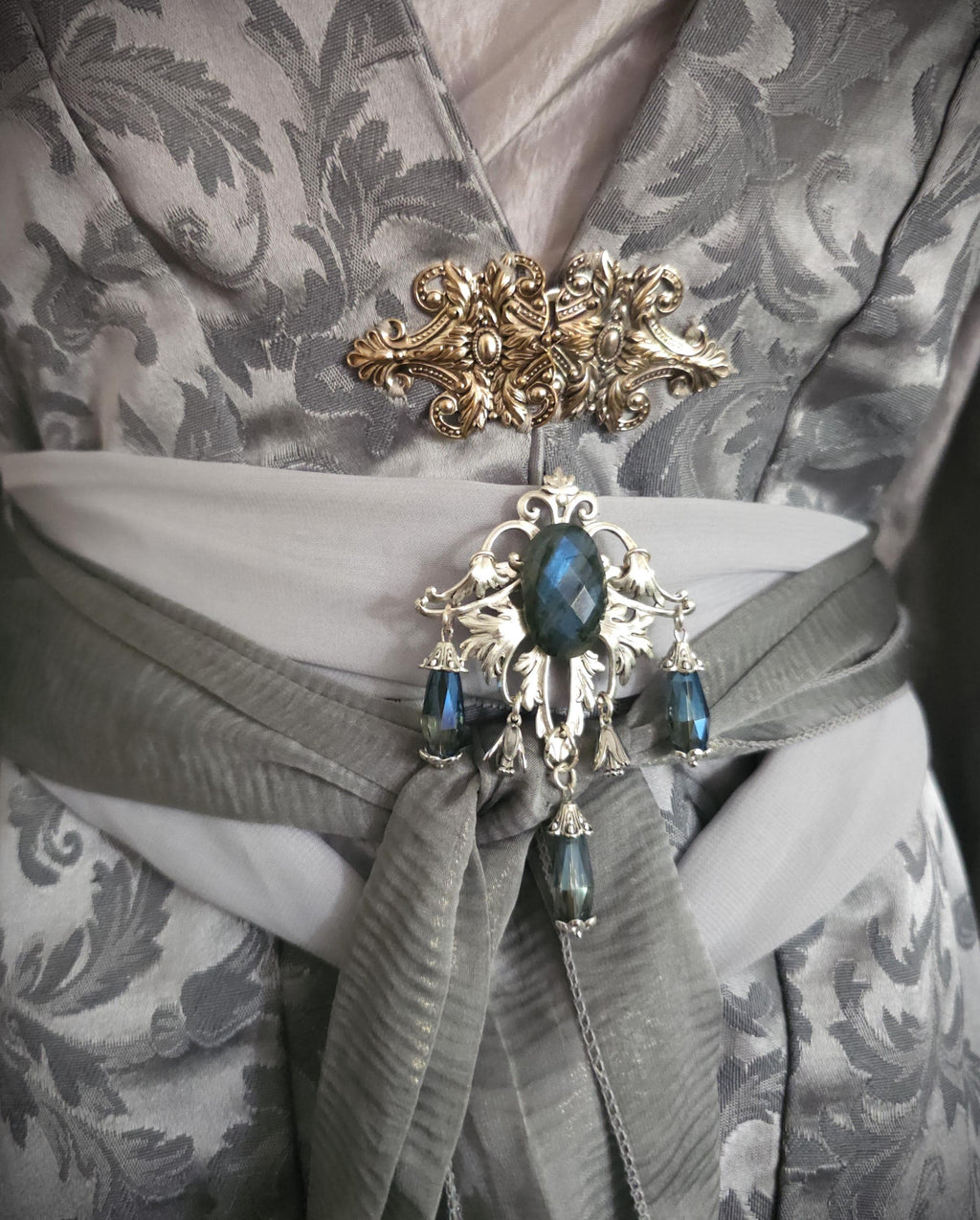 Labradorit Brosche Silber ~ Fantasy Gürtelbrosche mit Glasperlen ~ Art Nouveau Schmuck ~ Elbischer Schmuck ~