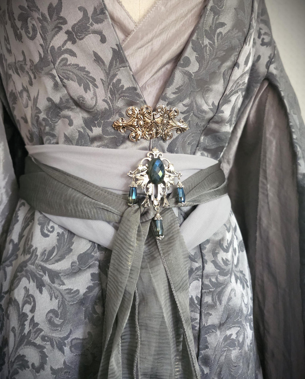 Labradorit Brosche Silber ~ Fantasy Gürtelbrosche mit Glasperlen ~ Art Nouveau Schmuck ~ Elbischer Schmuck ~