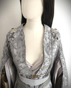 Schulterbroschen mit Blaufluss ~ Gothic Fantasy Schulterschmuck ~ Kostüm- und Braut Accessoire