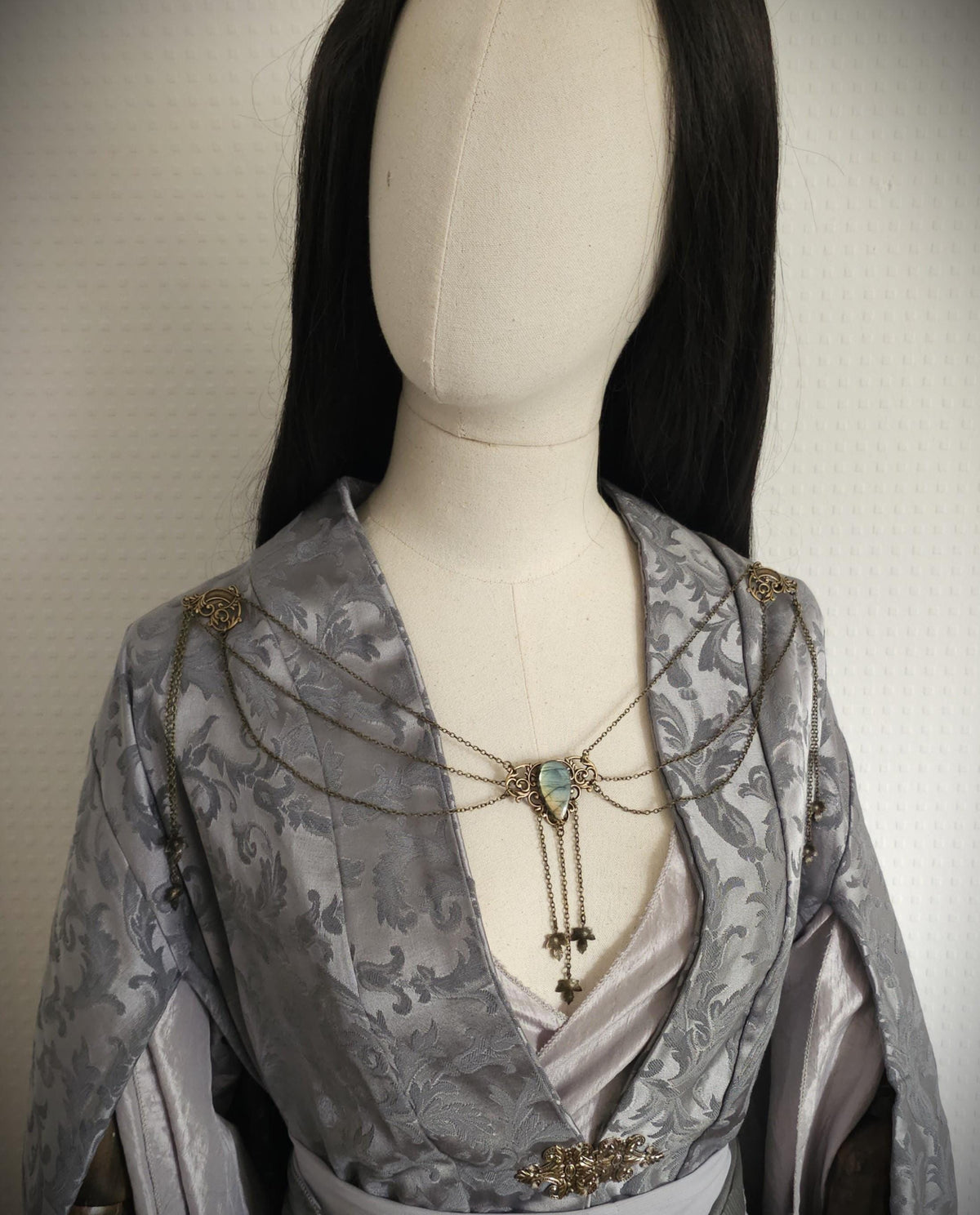 Labradorit Broschenkette ~ Fantasy Ausschnittschmuck mit Blättern ~ Cape Chain ~ Bronze Chain