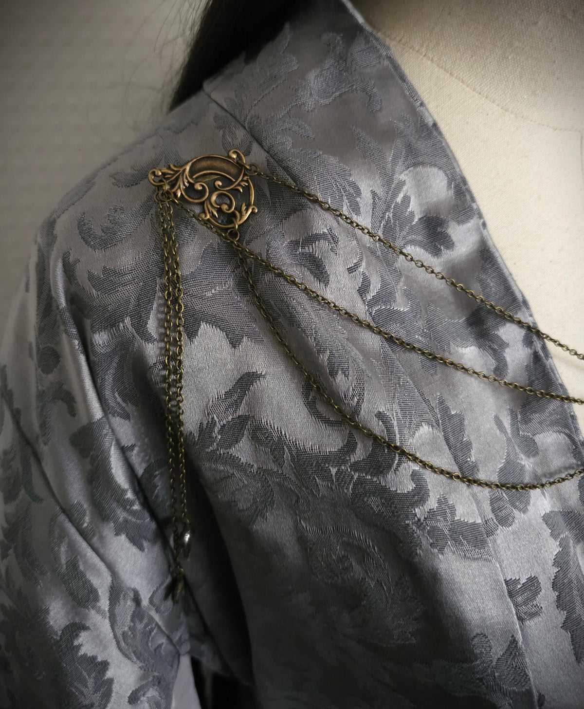 Labradorit Broschenkette ~ Fantasy Ausschnittschmuck mit Blättern ~ Cape Chain ~ Bronze Chain