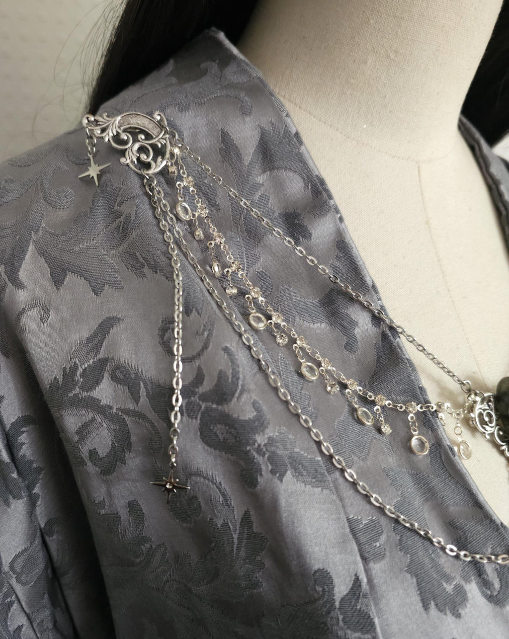 Labradorit Broschenkette ~ Fantasy Ausschnittschmuck mit Kristallen ~ Cape Chain ~ Celestial Jewelry