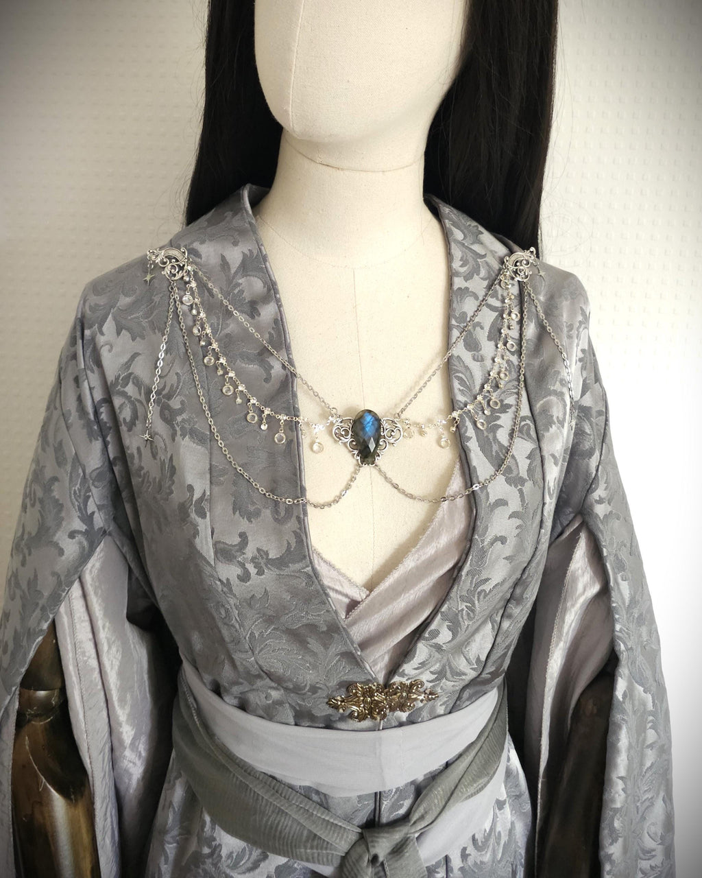 Labradorit Broschenkette ~ Fantasy Ausschnittschmuck mit Kristallen ~ Cape Chain ~ Celestial Jewelry