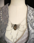 Labradorit Broschenkette ~ Fantasy Ausschnittschmuck mit Kristallketten~ Cape Chain ~