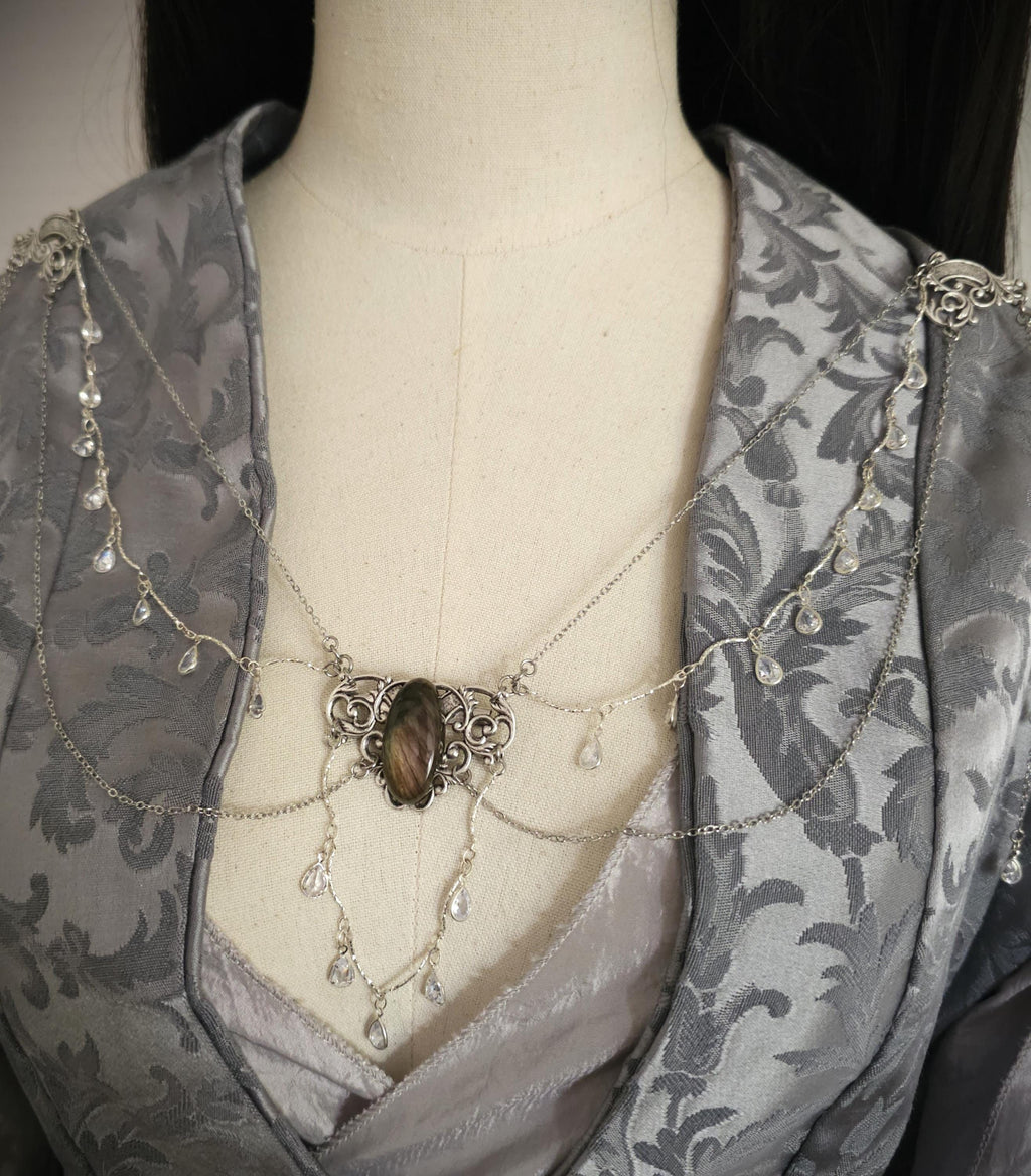 Labradorit Broschenkette ~ Fantasy Ausschnittschmuck mit Kristallketten~ Cape Chain ~