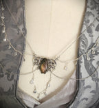 Labradorit Broschenkette ~ Fantasy Ausschnittschmuck mit Kristallketten~ Cape Chain ~