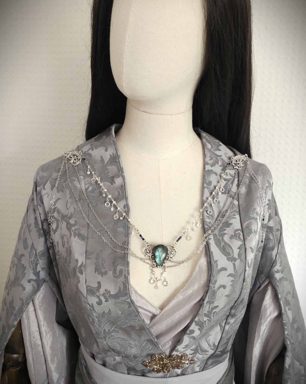 Labradorit Broschenkette ~ Fantasy Ausschnittschmuck Art Nouveau Elementen ~ Cape Chain ~ Celestial Jewelry