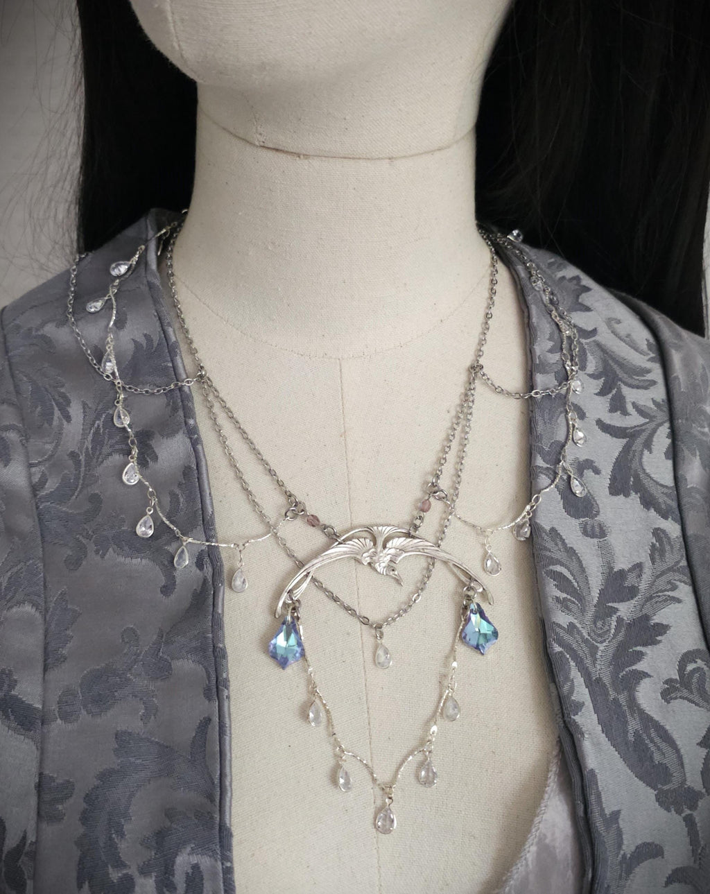 Halskette mit Swarovski Kristallen ~ Schmuck im Art Nouveau Stil ~ Gothic Accessoire ~ Größenverstellbar