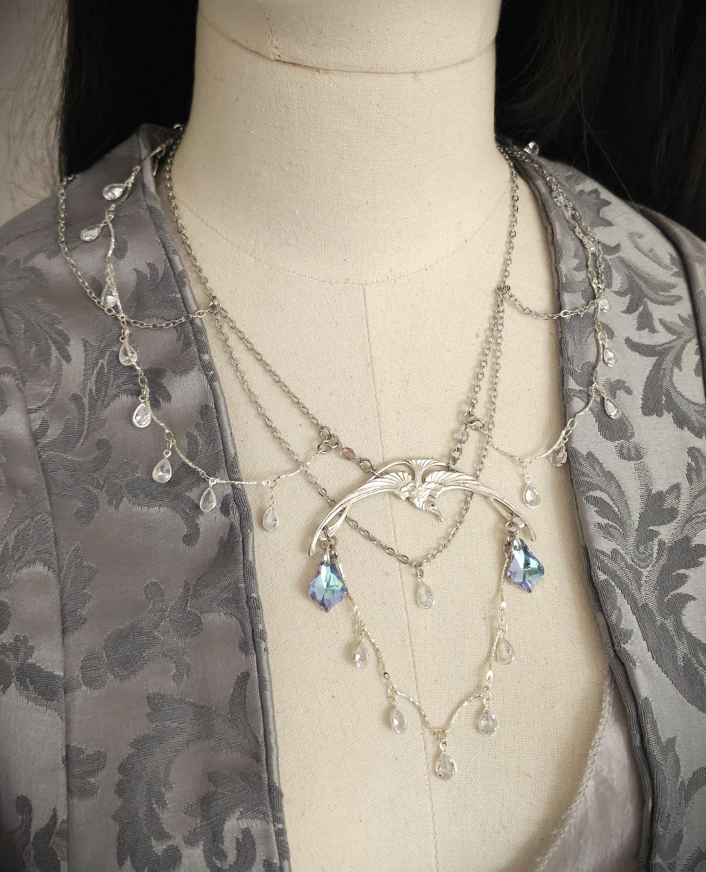 Halskette mit Swarovski Kristallen ~ Schmuck im Art Nouveau Stil ~ Gothic Accessoire ~ Größenverstellbar