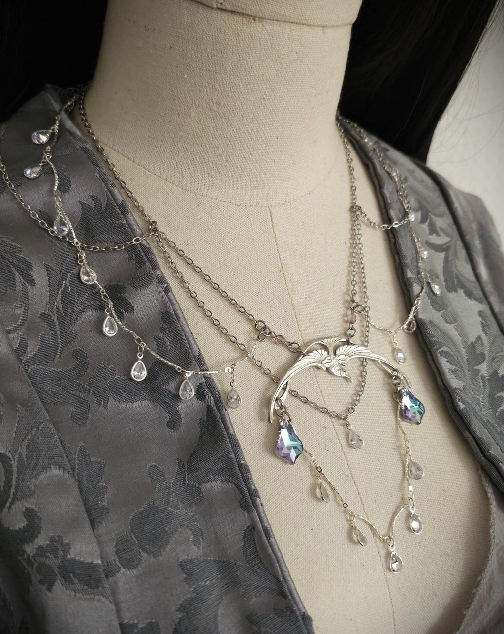 Halskette mit Swarovski Kristallen ~ Schmuck im Art Nouveau Stil ~ Gothic Accessoire ~ Größenverstellbar