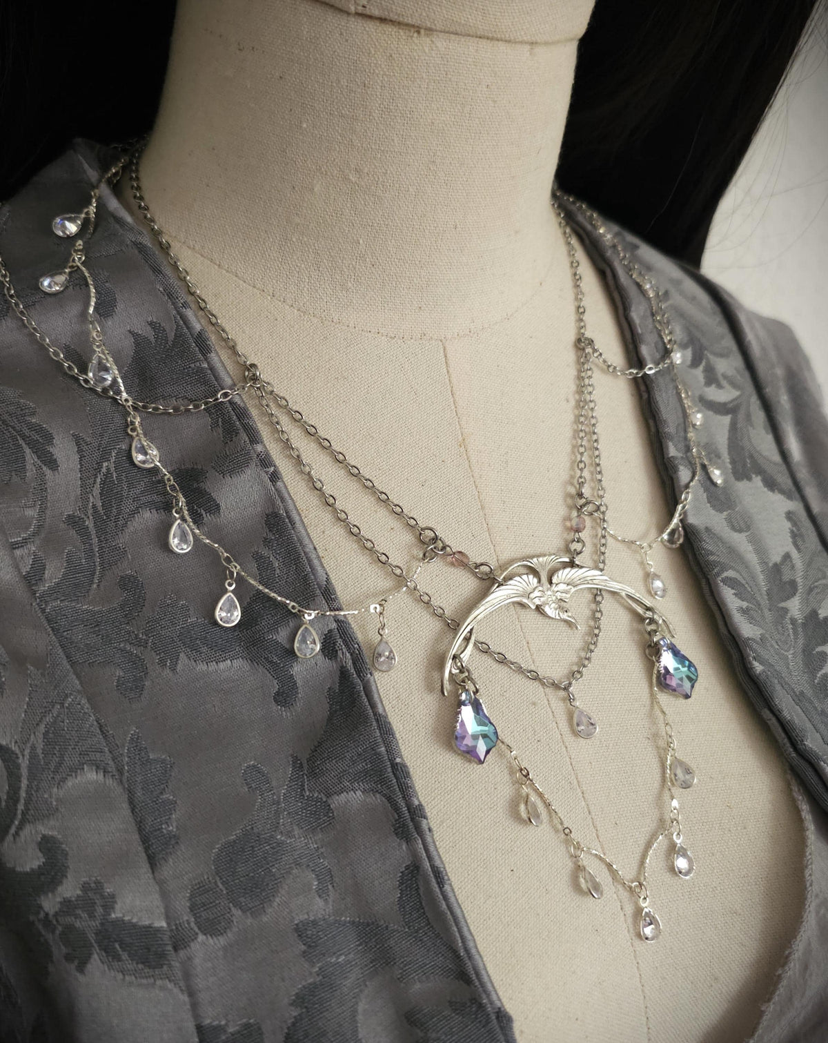 Halskette mit Swarovski Kristallen ~ Schmuck im Art Nouveau Stil ~ Gothic Accessoire ~ Größenverstellbar