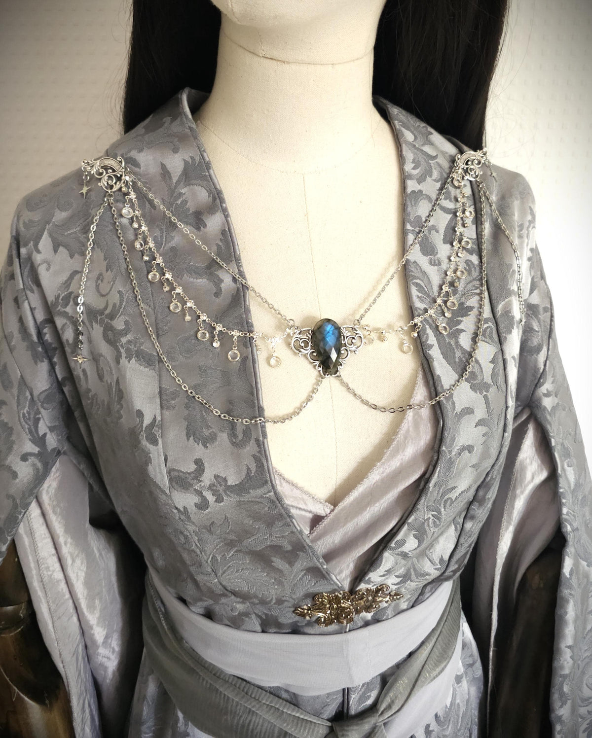 Labradorit Broschenkette ~ Fantasy Ausschnittschmuck mit Kristallen ~ Cape Chain ~ Celestial Jewelry