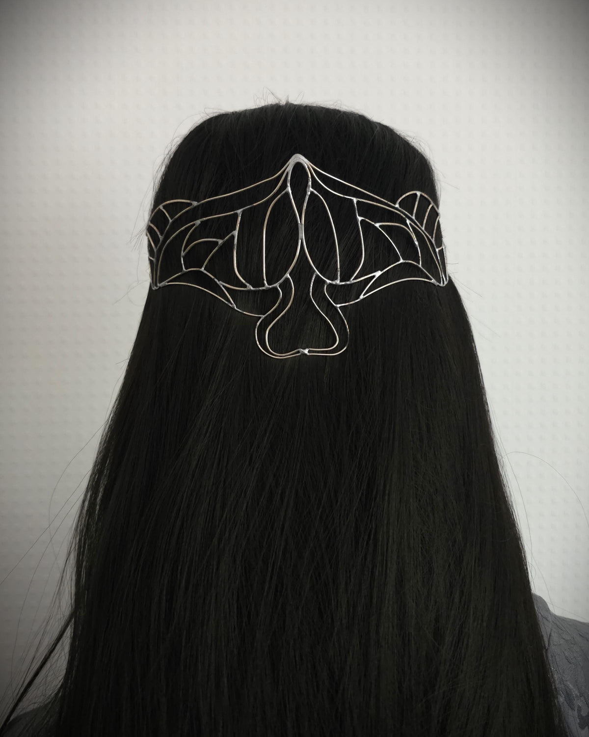 Elfen Diadem ~ versilberte Draht Tiara ~ Art Nouveau Mottendesign ~ Kopfschmuck ~ Hochzeit