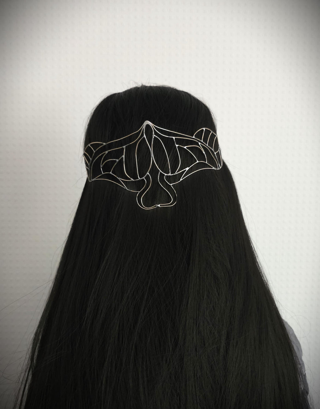 Elfen Diadem ~ versilberte Draht Tiara ~ Art Nouveau Mottendesign ~ Kopfschmuck ~ Hochzeit