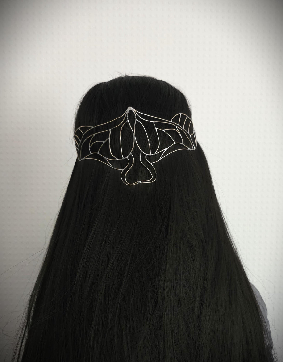Elfen Diadem ~ versilberte Draht Tiara ~ Art Nouveau Mottendesign ~ Kopfschmuck ~ Hochzeit