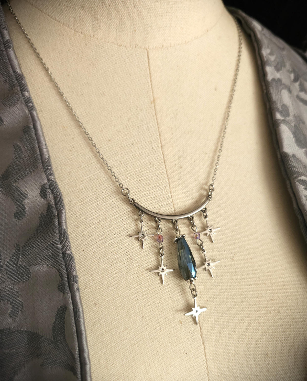 Edelstahl Halskette mit blaugrauer Glasperle ~ Stern Choker ~ Celestial Schmuck ~ Fantasy Accessoire ~ Sternenschmuck