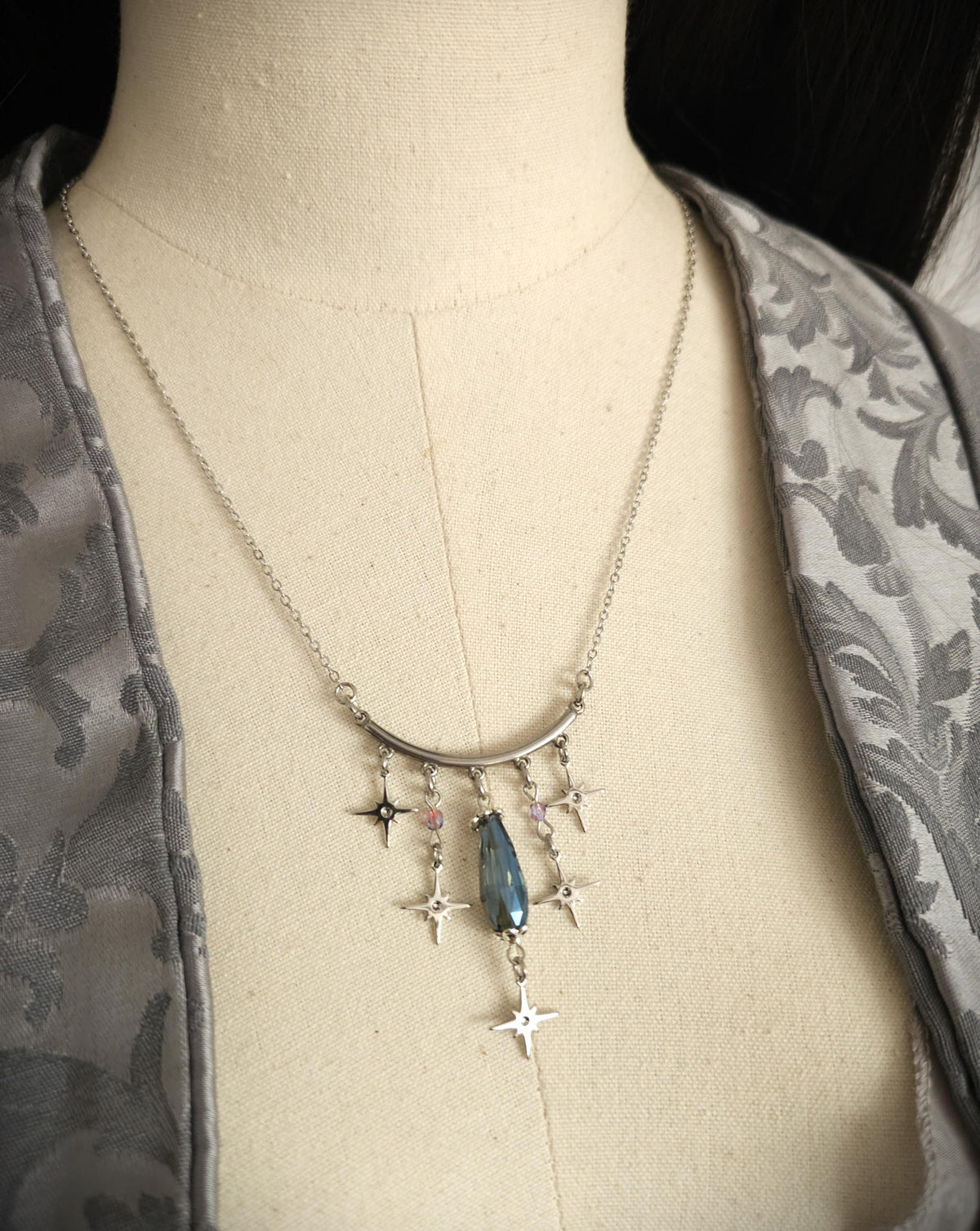 Edelstahl Halskette mit blaugrauer Glasperle ~ Stern Choker ~ Celestial Schmuck ~ Fantasy Accessoire ~ Sternenschmuck