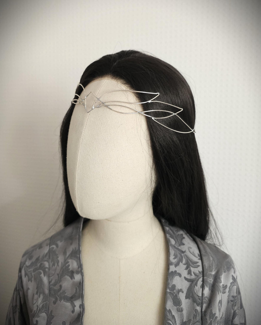 Fantasy Diadem ~ Filigraner Stirnschmuck aus versilbertem Draht ~ Elfen Tiara ~ Braut Headpiece – Hochzeitsschmuck