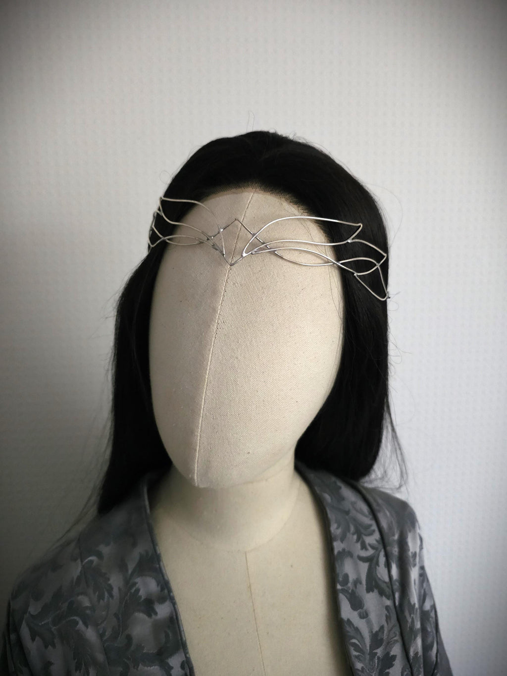 Fantasy Diadem ~ Filigraner Stirnschmuck aus versilbertem Draht ~ Elfen Tiara ~ Braut Headpiece – Hochzeitsschmuck