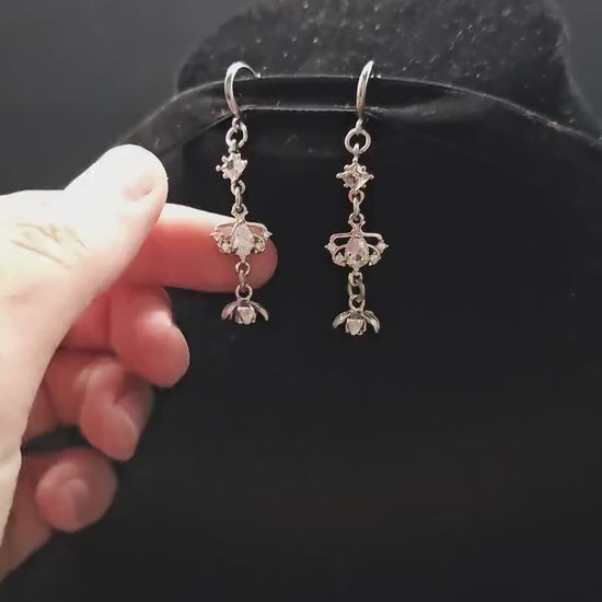 Zirkonia Hängeohrringe mit Blütenanhänger - Edelstahl Ohrhaken - Elegante Ohrringe für Hochzeiten & Bräute