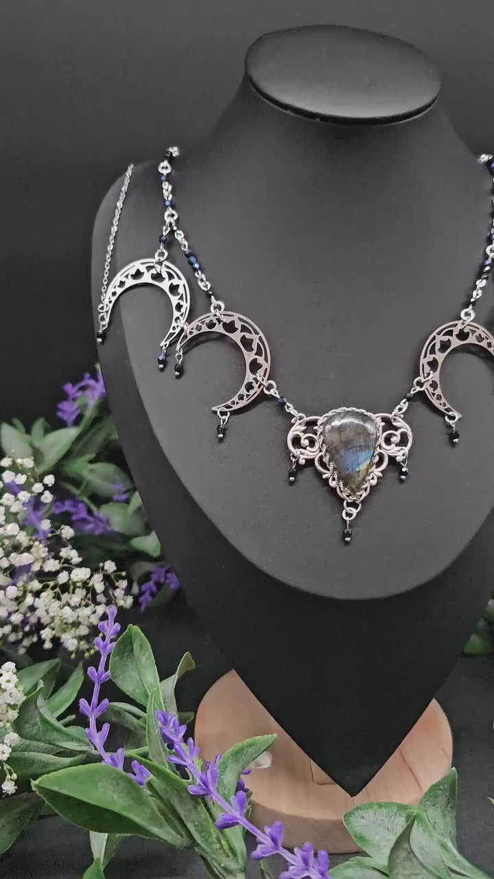 Collier mit blauem Labradorit - Edelstahlmonde - Größenverstellbare Halskette - Unikat