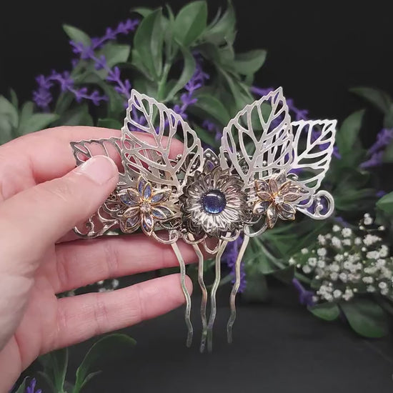 Filigraner Haarkamm mit Blättern ~ gold-blaue Kristallblüten ~ Accessoire für Brautfrisuren, LARP, Gothic ~ Fantasy und Elfen-Haarschmuck