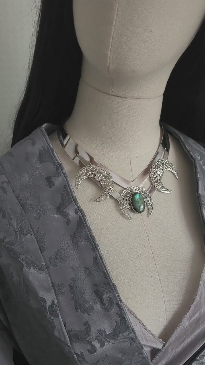 Mond Halsreif mit grünem Labradorit ~ Celestial Gothic Fantasy Schmuck