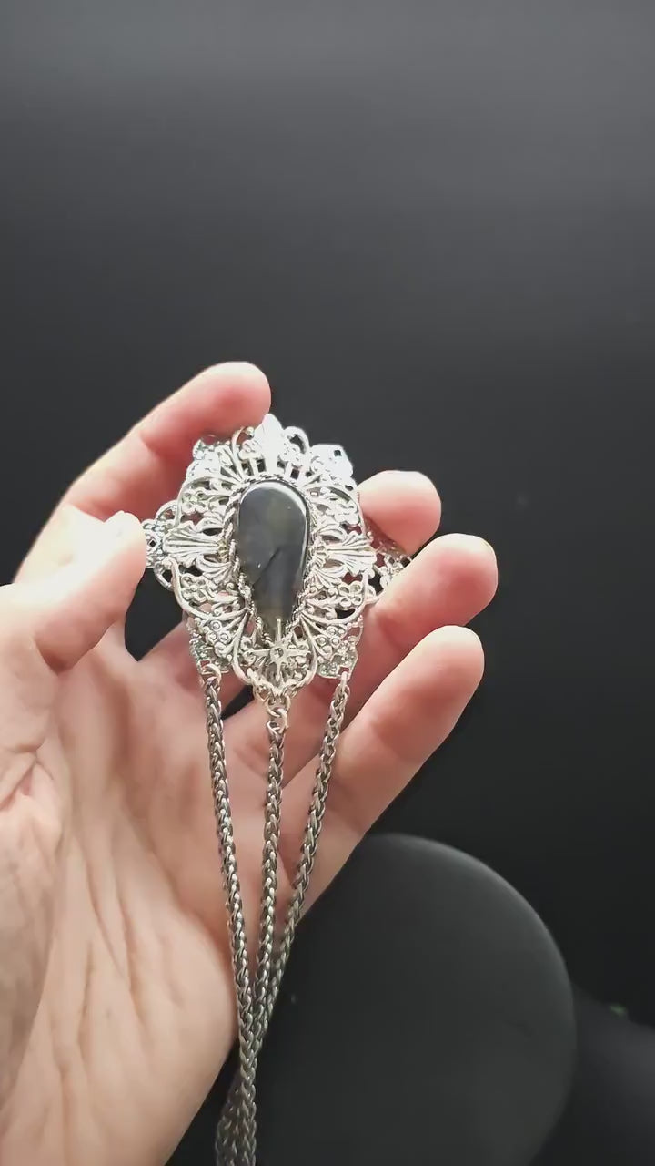 Fantasy Brosche mit Labradorit und Sternenketten ~ Art Nouveau Gewandschmuck ~ Mittelalter Brosche ~ Celestial Accessoire