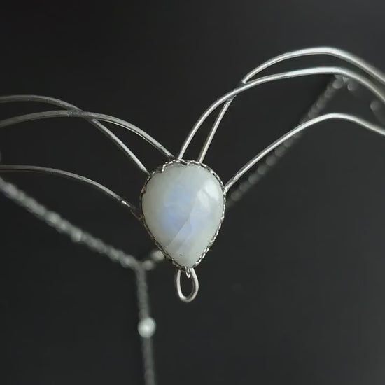 Versilbertes Diadem mit Mondstein Tropfen ~ Elfen Diadem ~Braut Krone ~ größenverstellbar