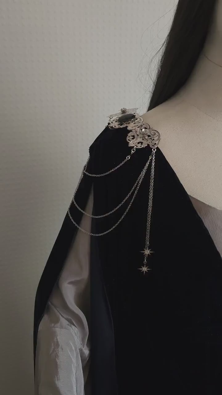 Schulterbroschen Paar "Cylaréme" ~ Fantasy Kostüm Accessoire mit Sternen und Blaufluss Cabochon ~ Art Nouveau ~ Braut und Hochzeitsschmuck