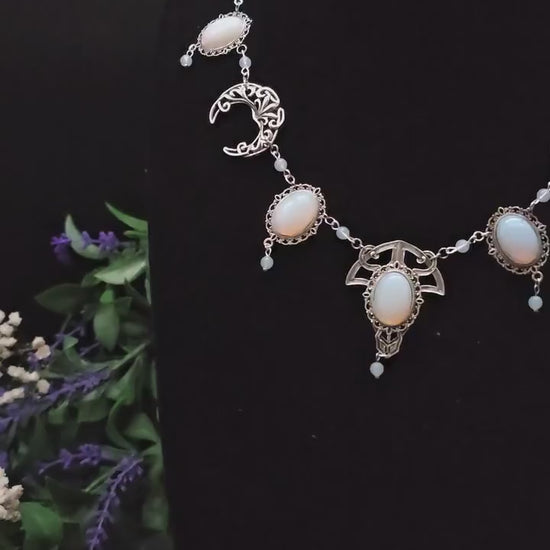 Art Nouveau Halskette mit Opalith Cabochons & Perlen ~ Fantasy Brautschmuck ~ Elfenhafte Halskette ~ Choker ~ Größenverstellbar
