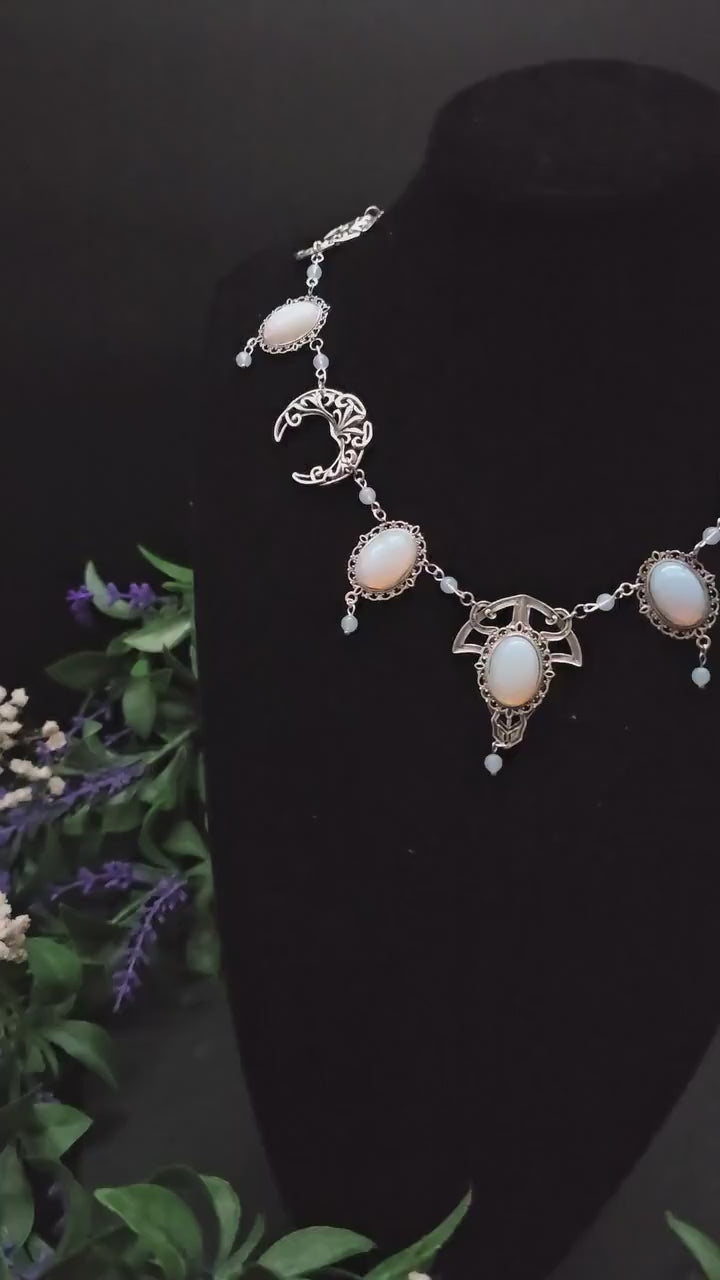 Art Nouveau Halskette mit Opalith Cabochons & Perlen ~ Fantasy Brautschmuck ~ Elfenhafte Halskette ~ Choker ~ Größenverstellbar